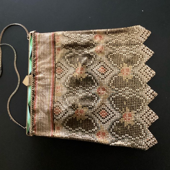 Vintage 1920 “Flapper’s” Enameled Chainmail Evening Bag - Picture 5 of 9